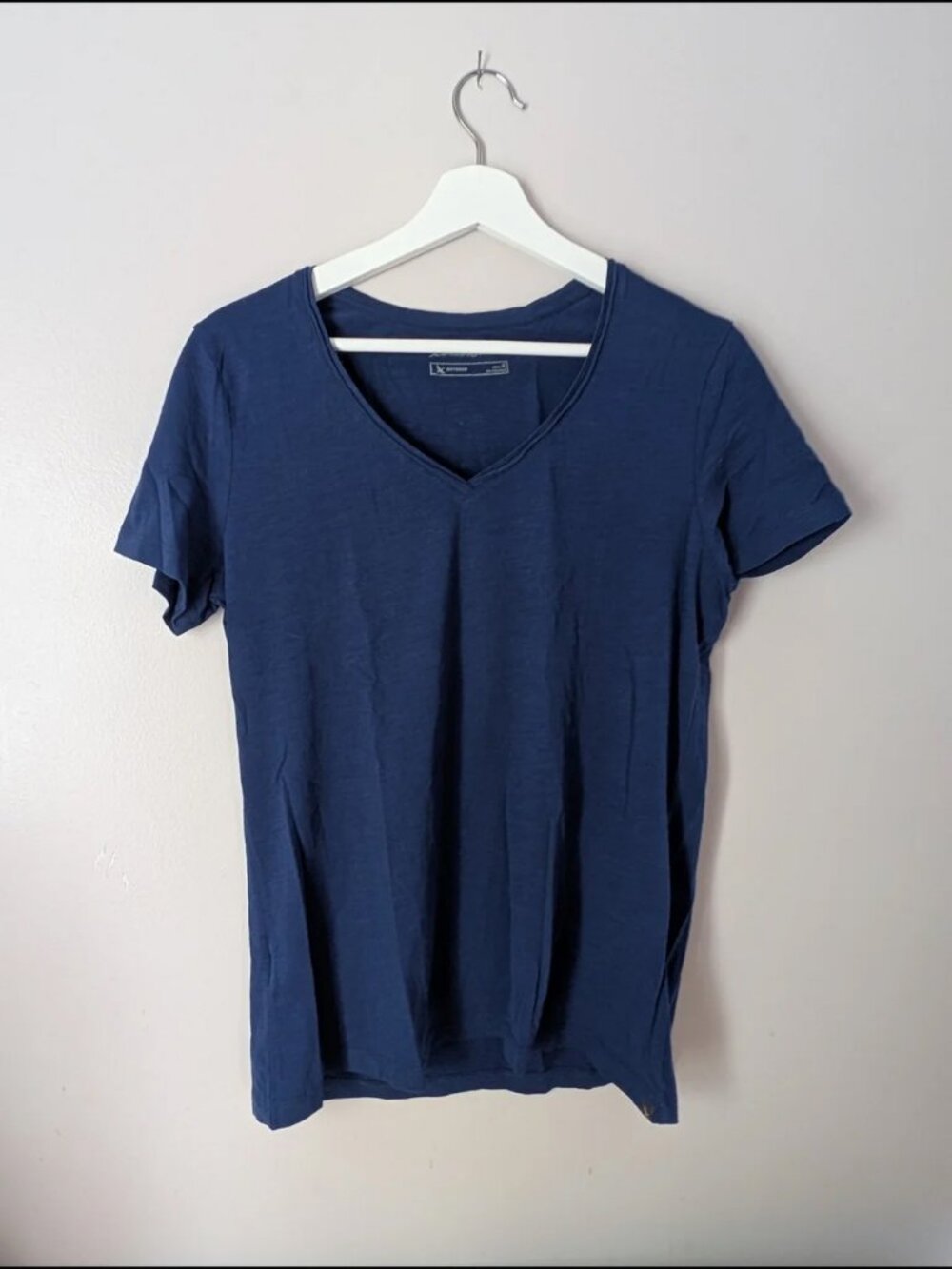 Eddie Bauer NWOT Slub Tee Classic Women's V-Neck Tee in Navy NWOT